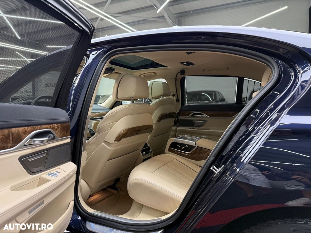 BMW Seria 7 740e iPerformance - 8