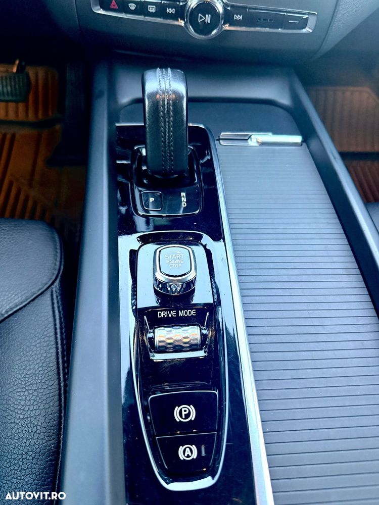 VOLVO XC60 2021 — imagine 6