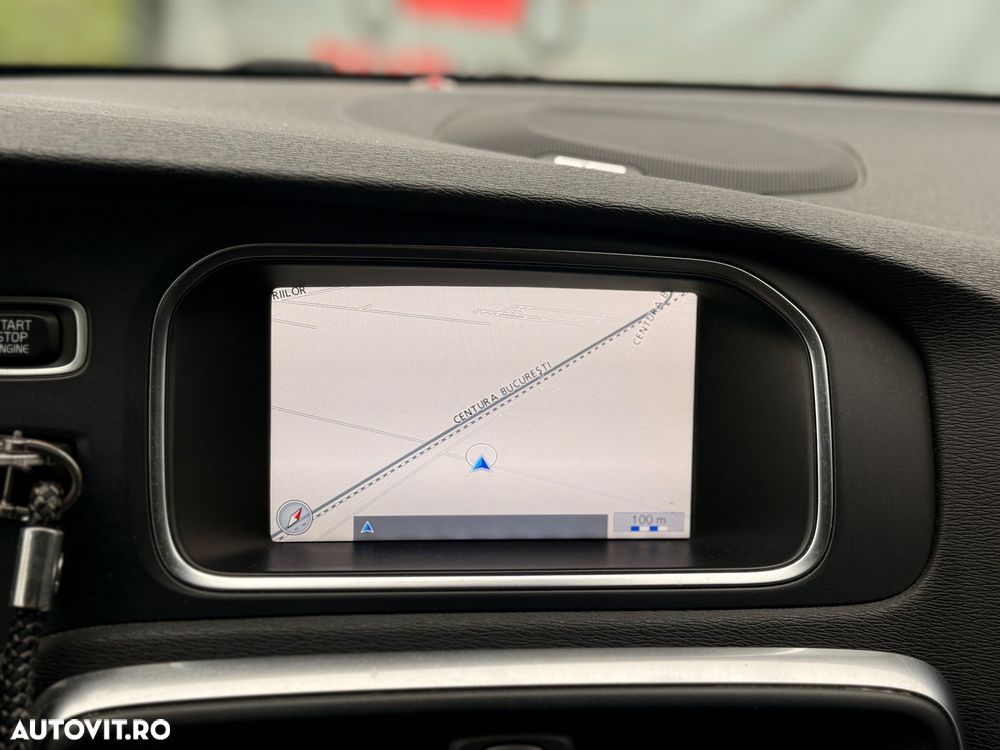 Volvo V40 Cross Country D3 Momentum - 9