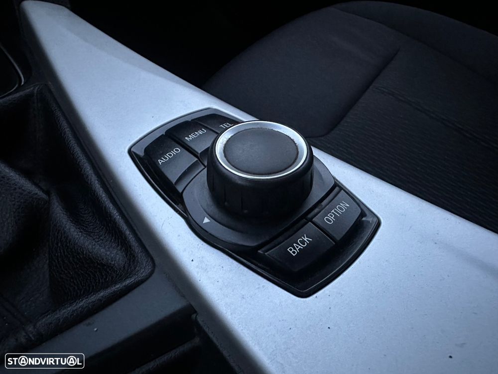 BMW 320 d Sport Line - 21