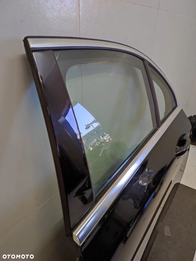 Drzwi lewe tył tylne Mercedes C klasa w205 205 sedan - 4