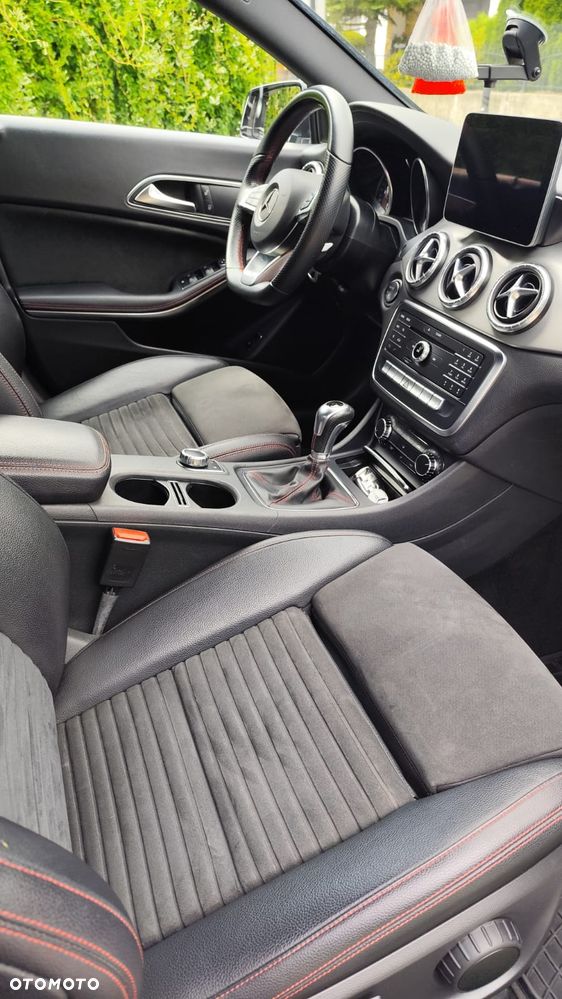 Mercedes-Benz CLA 180 AMG Line - 15