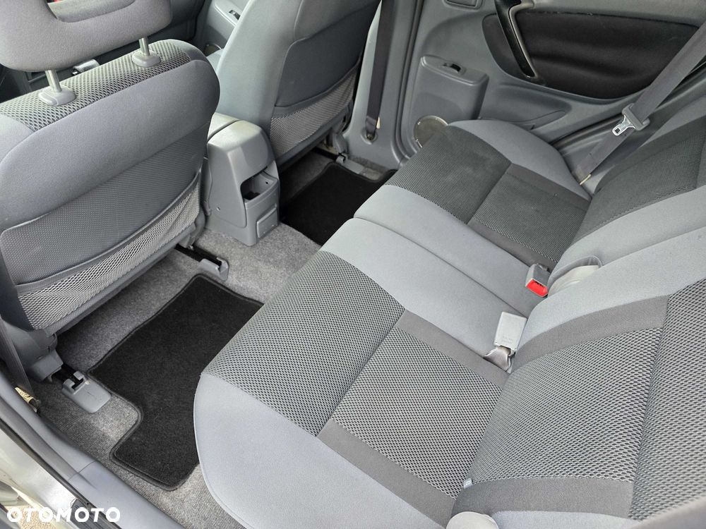 Toyota RAV4 - 7