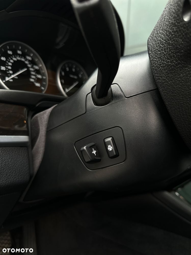 BMW Seria 5 528i xDrive Sport-Aut Luxury Line - 13