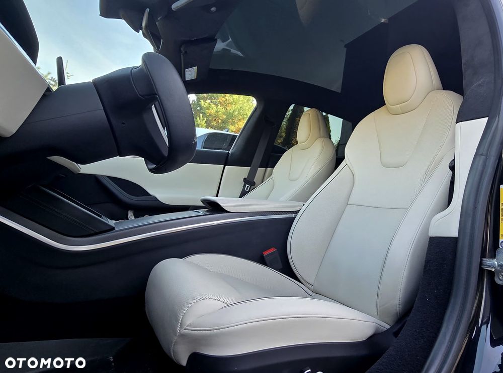 Tesla Model S Plaid - 10