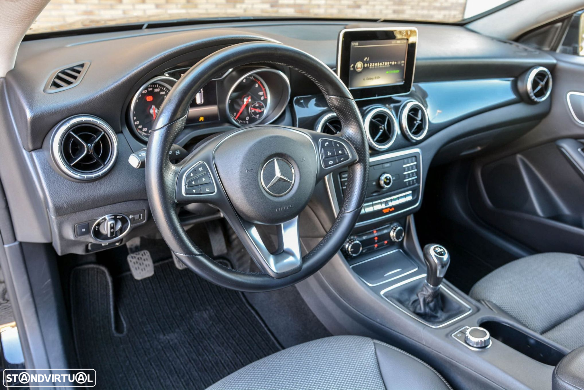 Mercedes-Benz CLA 180 d Shooting Brake Urban - 24