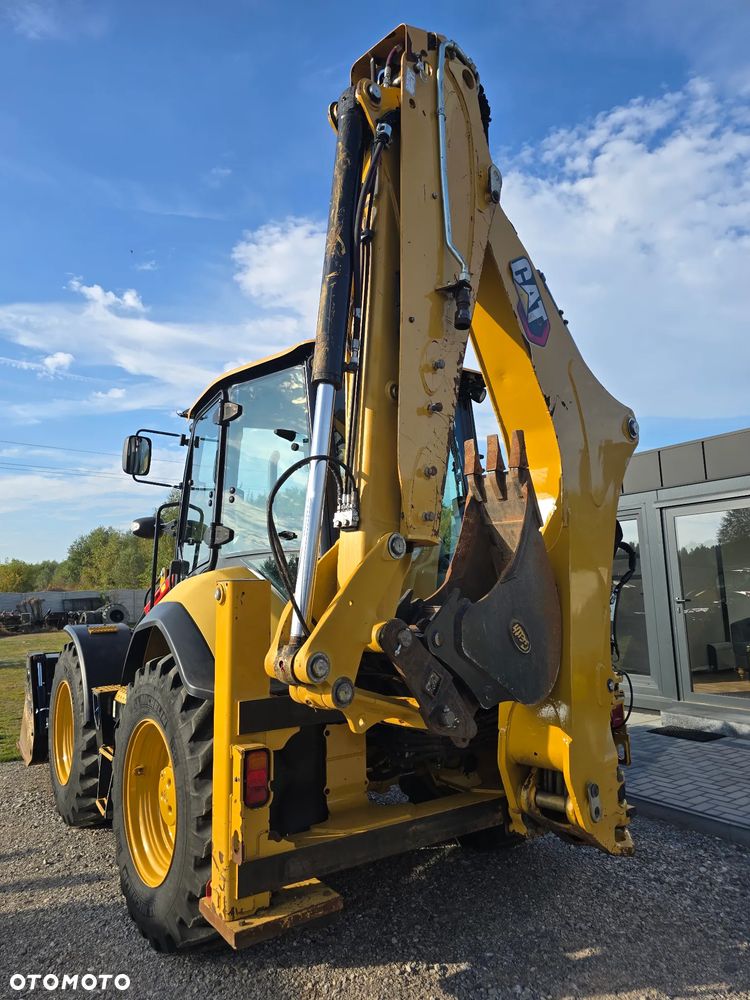 Caterpillar - 12
