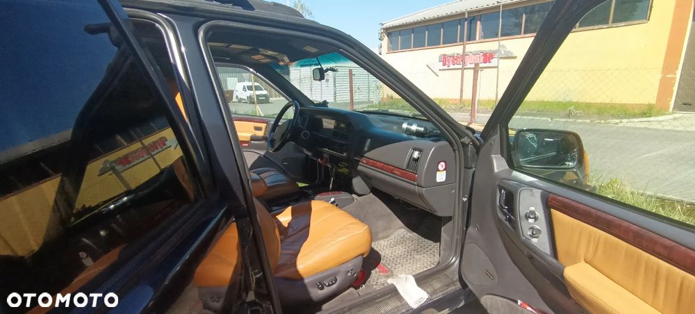 Jeep Grand Cherokee 5.9 Limited - 27