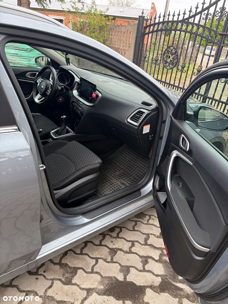Kia Ceed 1.6 CRDi mHEV M - 11