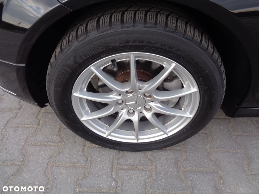 Mercedes-Benz Klasa C 180 CGI BlueEFFICIENCY Avantgarde - 28