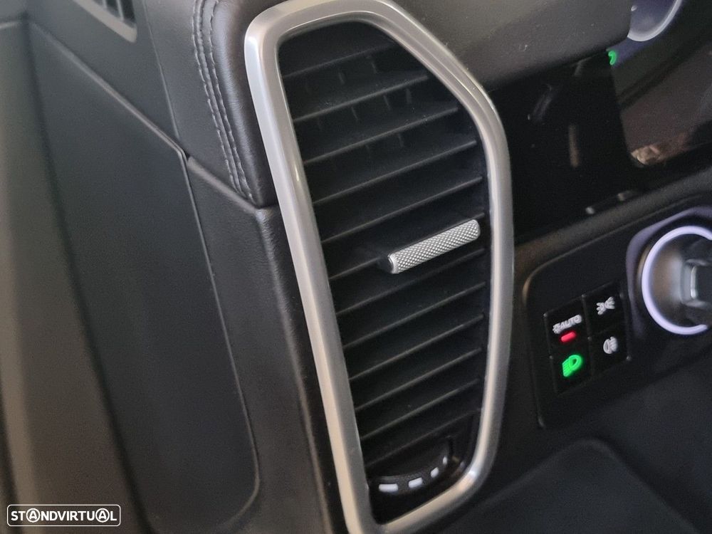 Porsche Cayenne E-Hybrid — fotografia 18