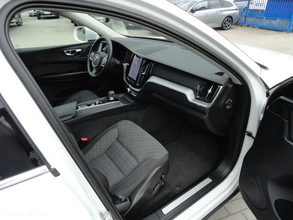Volvo XC 60 B4 D AWD Geartronic Momentum Pro - 9