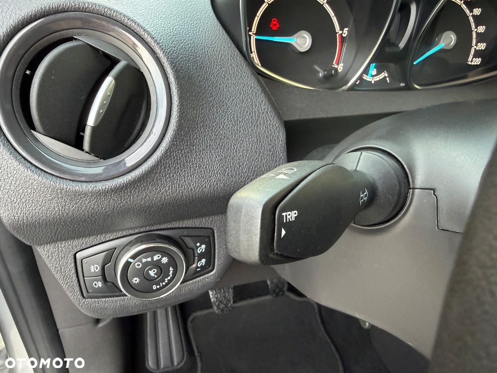 Ford Tourneo Courier 1.5 TDCi S&S Titanium - 38