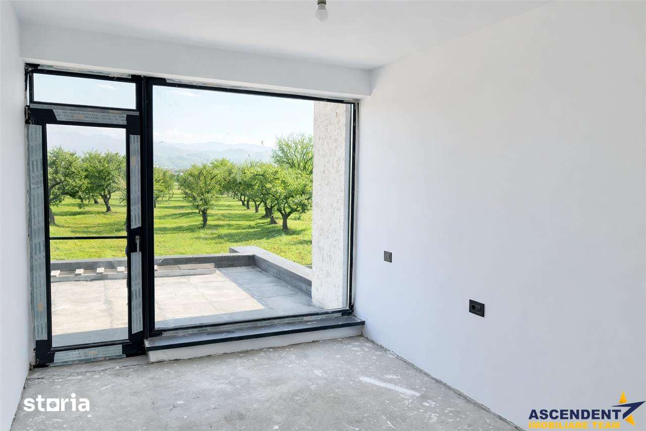 Vila impozanta, aspect deosebit, configuratie tip duplex, view, Brasov - Imagine principală: 2/10