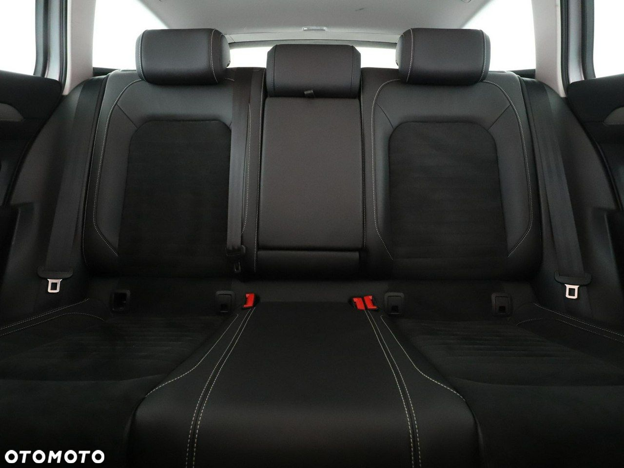 Volkswagen Passat Variant 2.0 TDI SCR 4Motion DSG Elegance - 18
