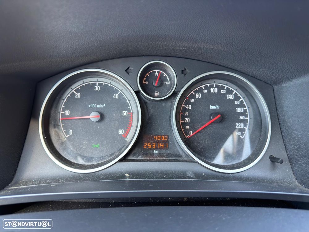 Opel Zafira 1.9 CDTI - 10