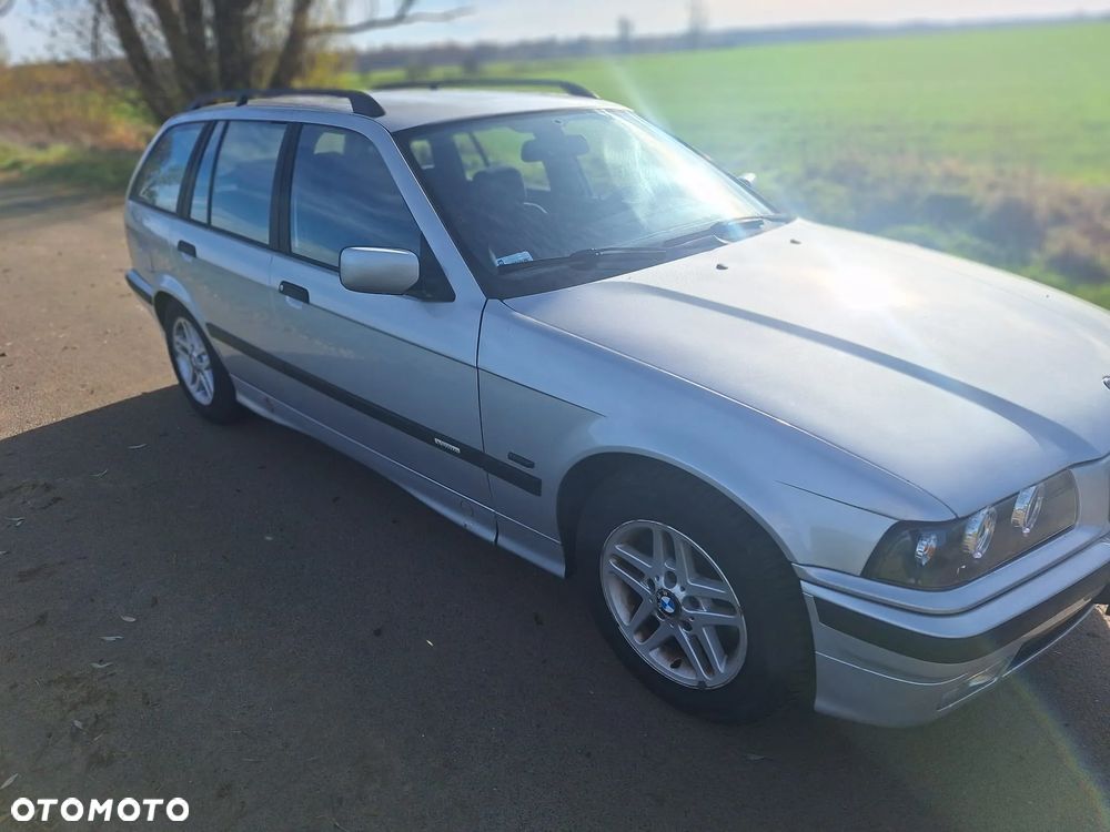 BMW Seria 3 318i - 4