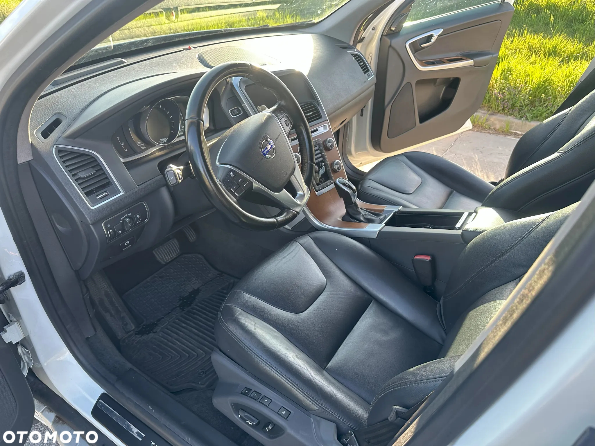 Volvo XC 60 T6 AWD Edition Pro - 17