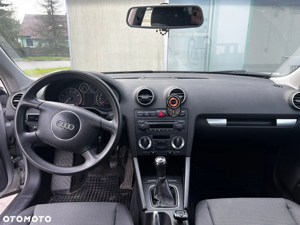 Audi A3 1.6 Ambiente - 4