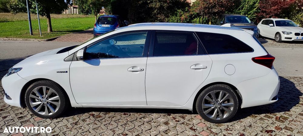 Toyota Auris 1.8 L VVT-i Hybrid Sol + - 3