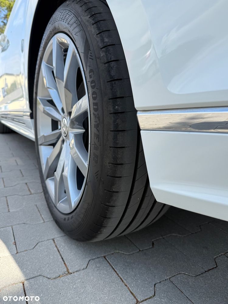 Volkswagen Passat 2.0 TDI BMT Highline - 29