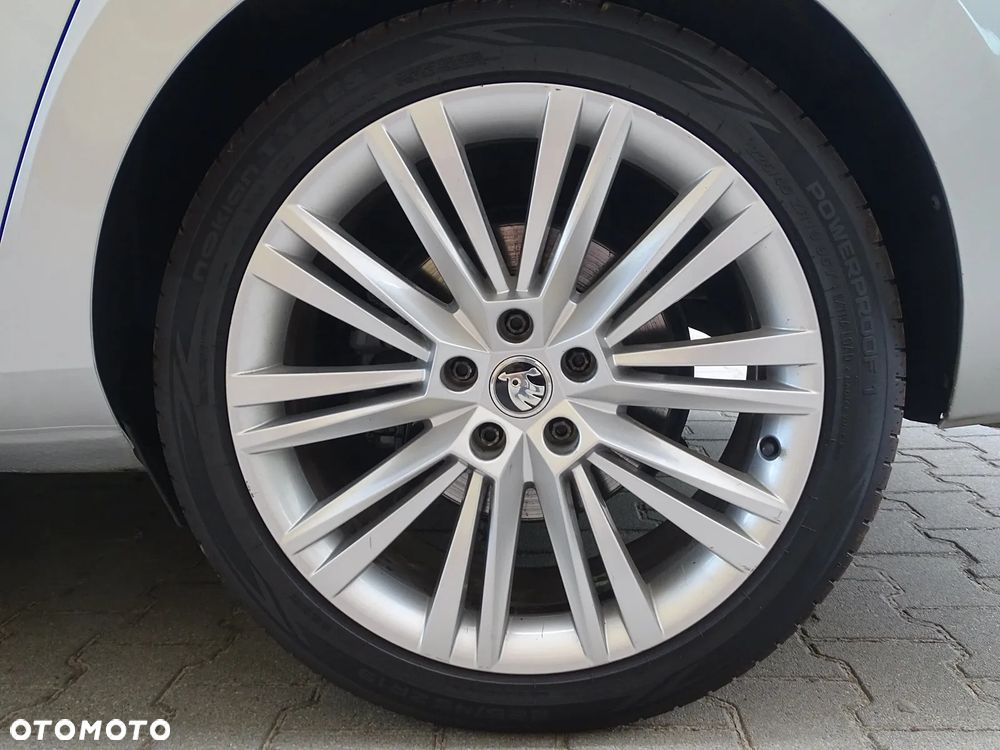 Skoda Superb 2.0 TDI SCR Style DSG - 25