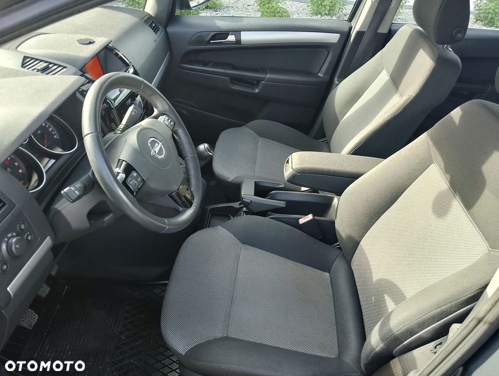 Opel Zafira - 10
