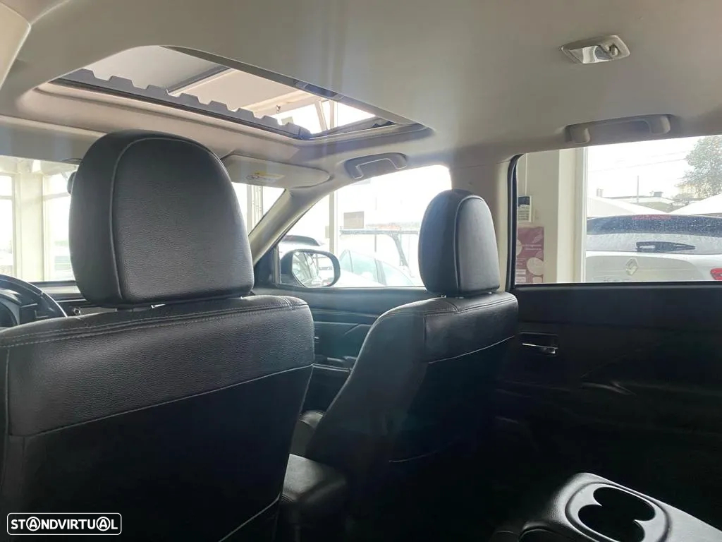 Mitsubishi Outlander 2.2 DI-D Intense - 39