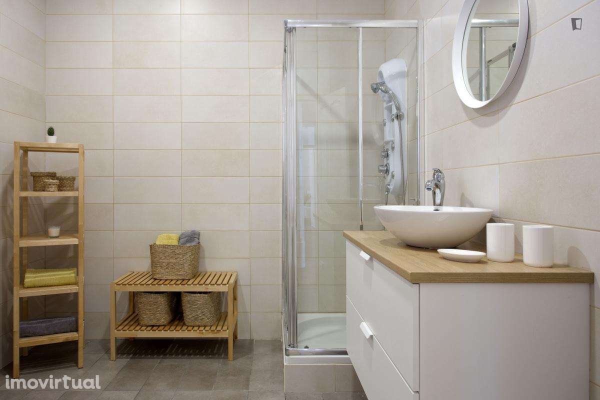 Quarto - localizado em Penha de França Lisbon - Grande imagem: 2/27