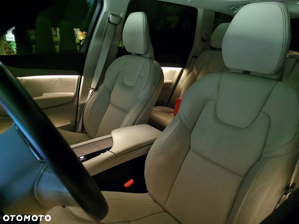Volvo XC 90 - 33