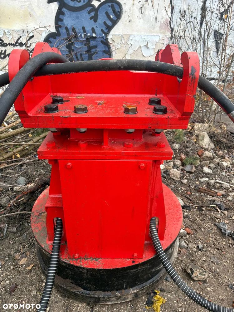 Magnes hydrauliczny Model: L08 Rok produkcji: 2025 - 2