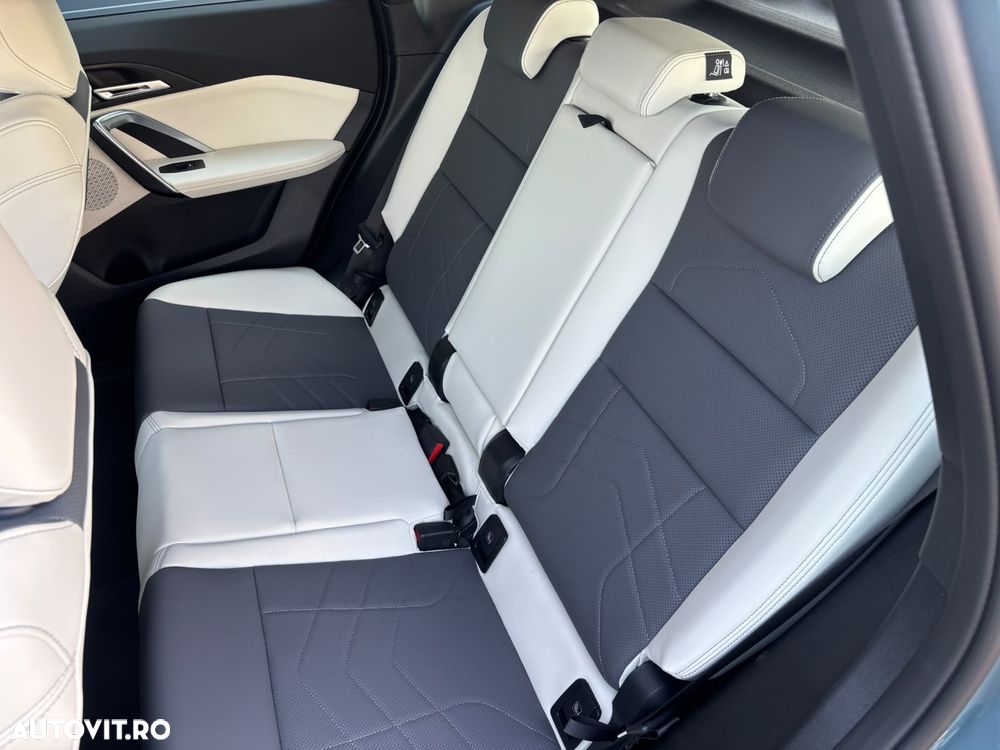 BMW iX1 xDrive30 M Sportpaket - 19