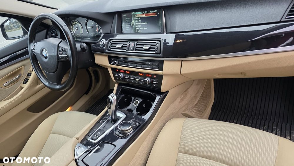 BMW Seria 5 520d xDrive - 14