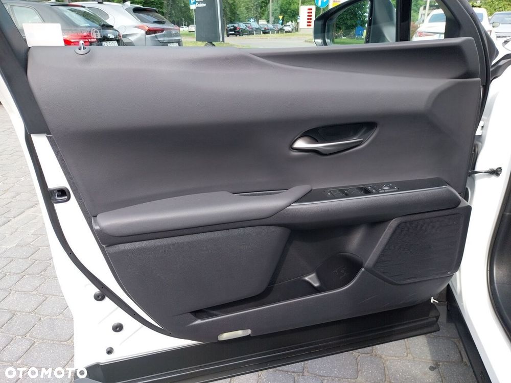 Lexus UX 300h Business - 15