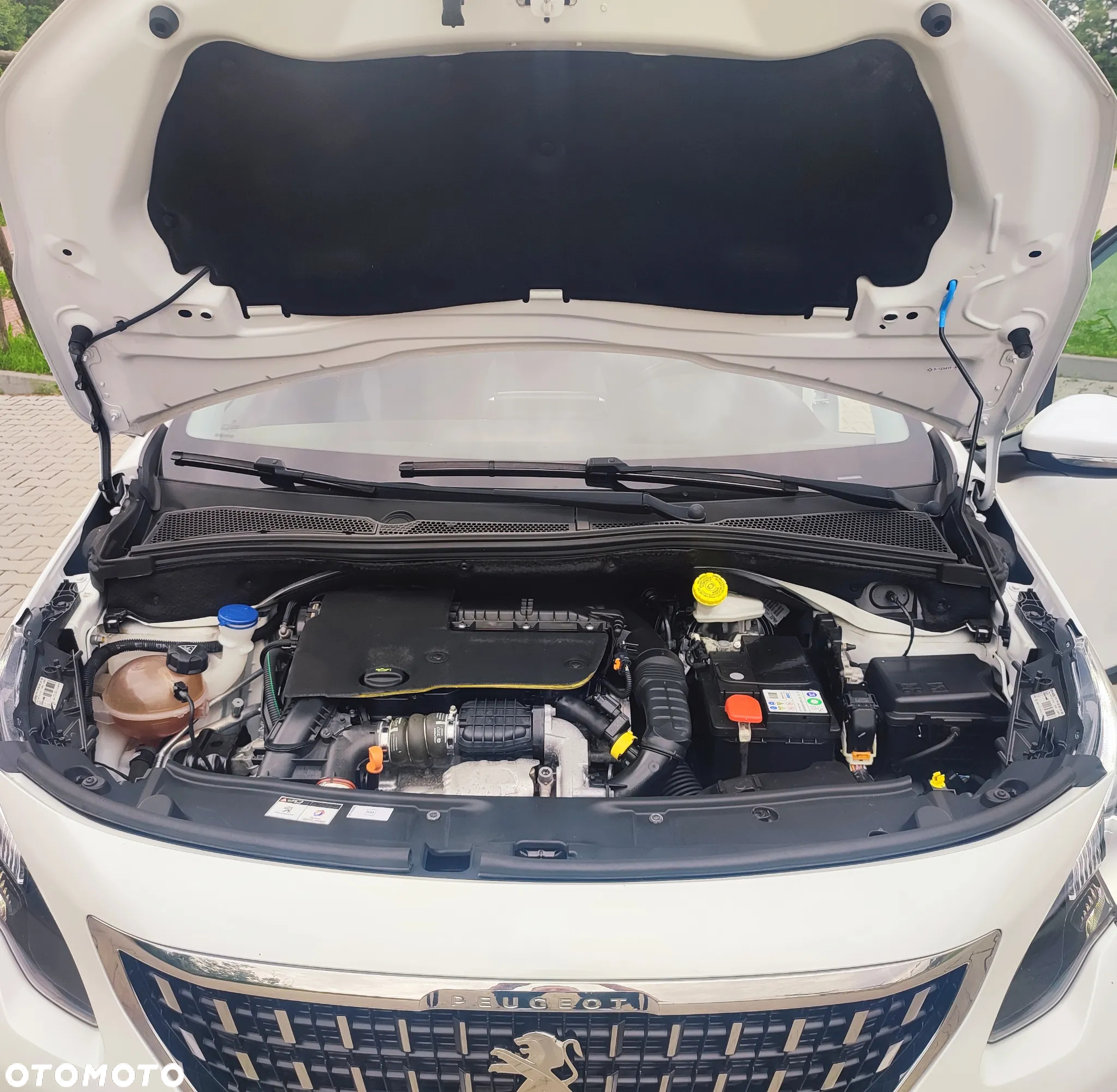 Peugeot 2008 1.6 BlueHDi Allure S&S - 33
