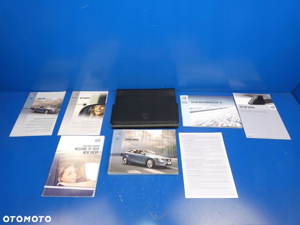 VOLVO V40 II KSIĄŻKI SERWISOWE INSTRUKCJE ETUI WERSJA ANGIELSKA - 1