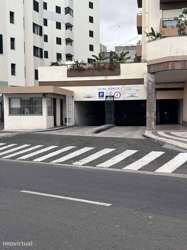 Estacionamento numa garagem privada à venda na Rua Elias Garcia, 11 - Grande imagem: 2/3