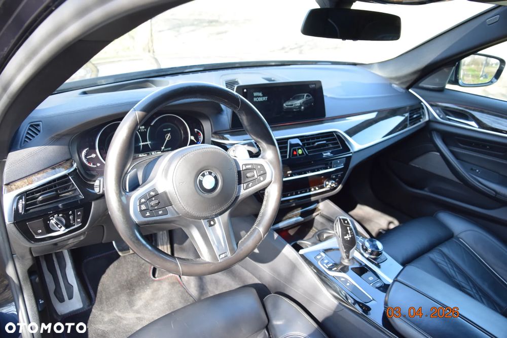BMW Seria 5 M550i xDrive sport - 36