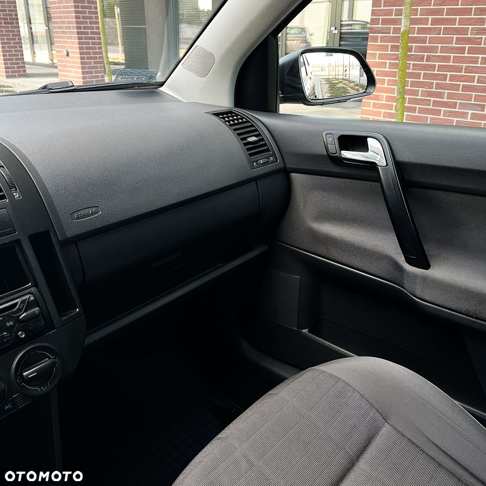 Volkswagen Polo 1.4 Tour - 19