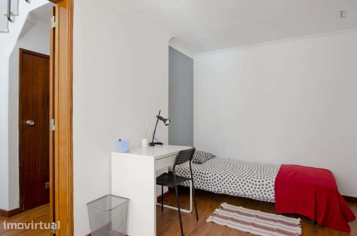 Quarto - localizado em Anjos Lisbon - Grande imagem: 4/25
