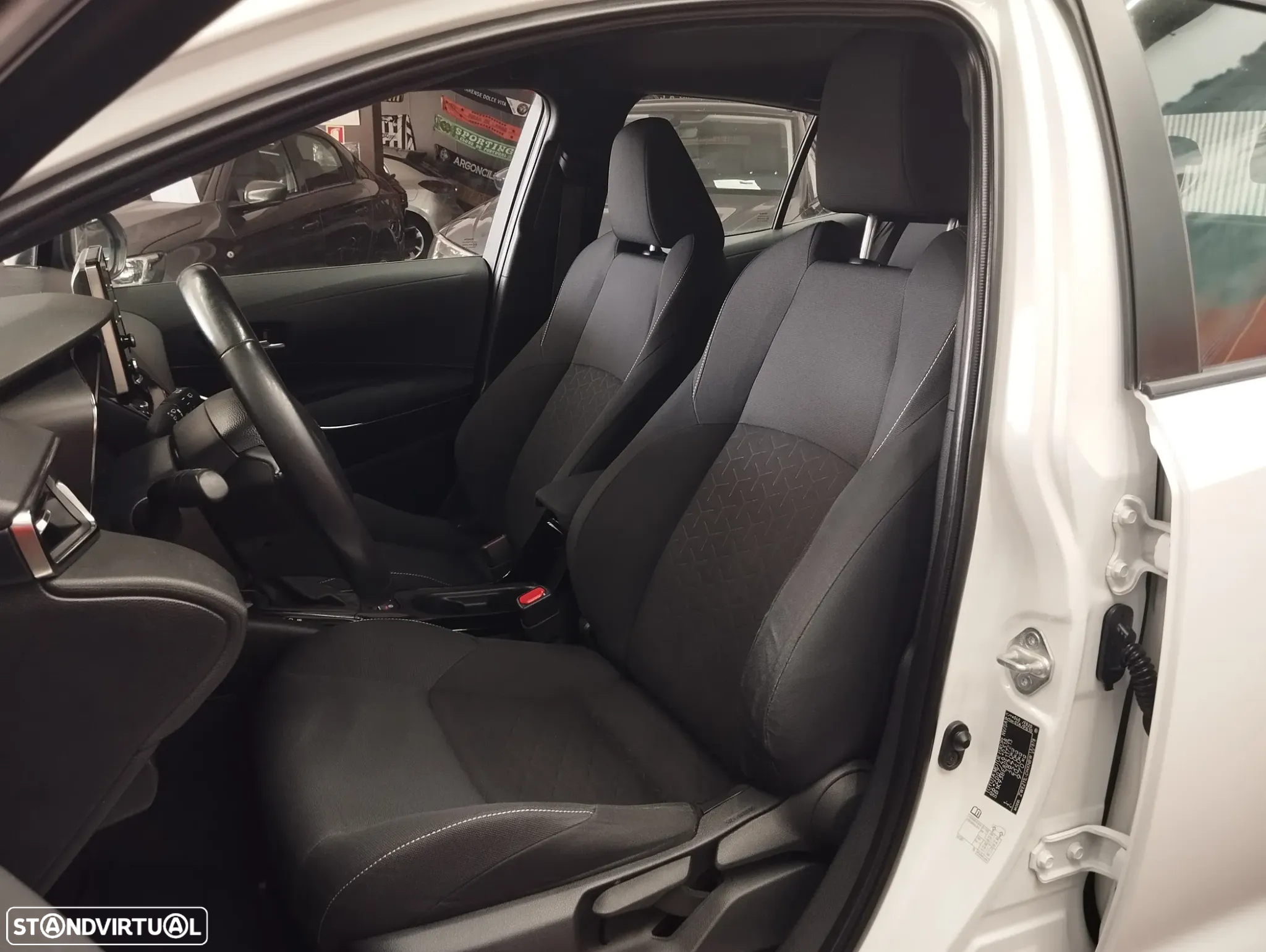 Toyota Corolla 1.8 Hybrid Comfort - 16
