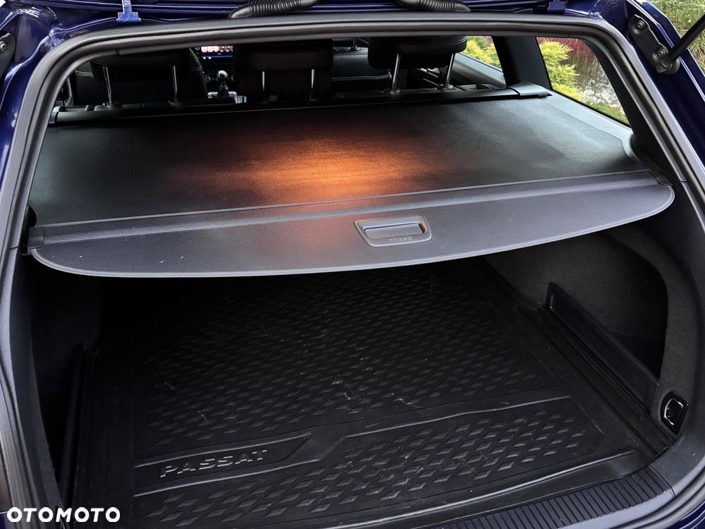 Volkswagen Passat 2.0 TDI SCR Elegance - 25