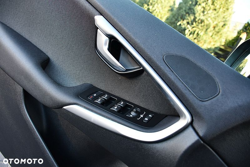 Volvo V40 Cross Country D2 Momentum - 19