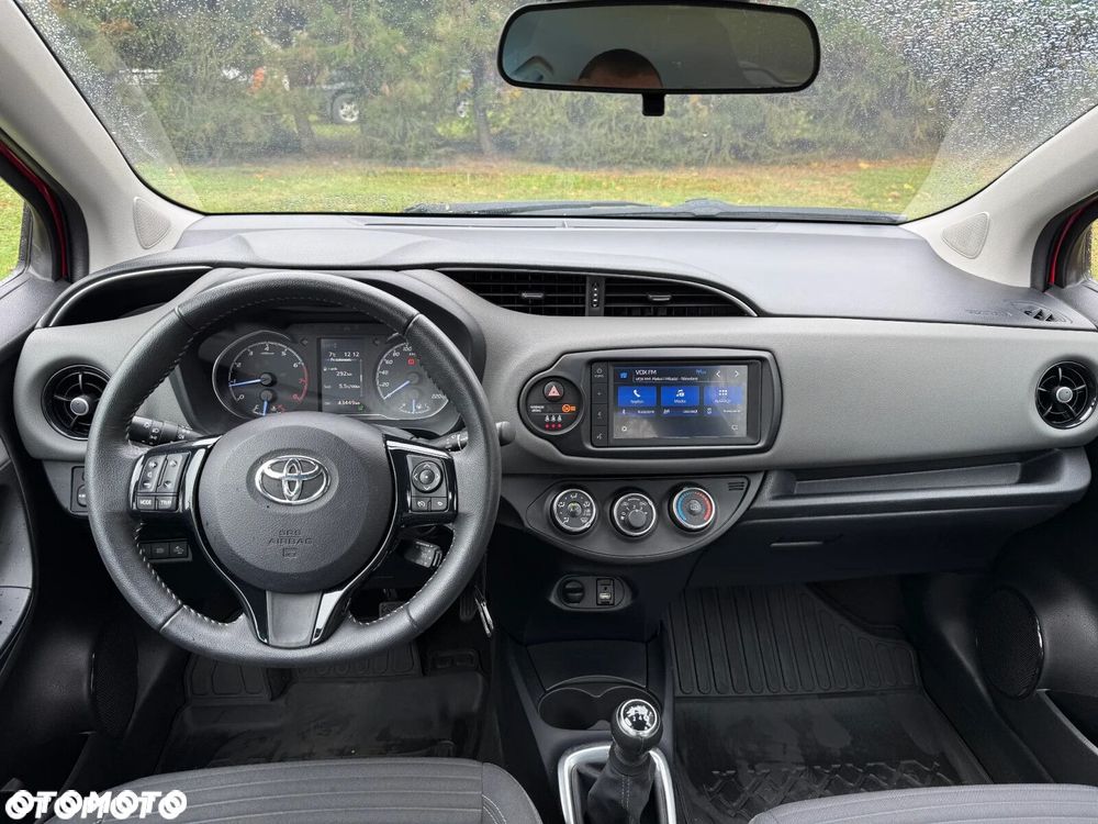 Toyota Yaris 1.0 Premium - 4