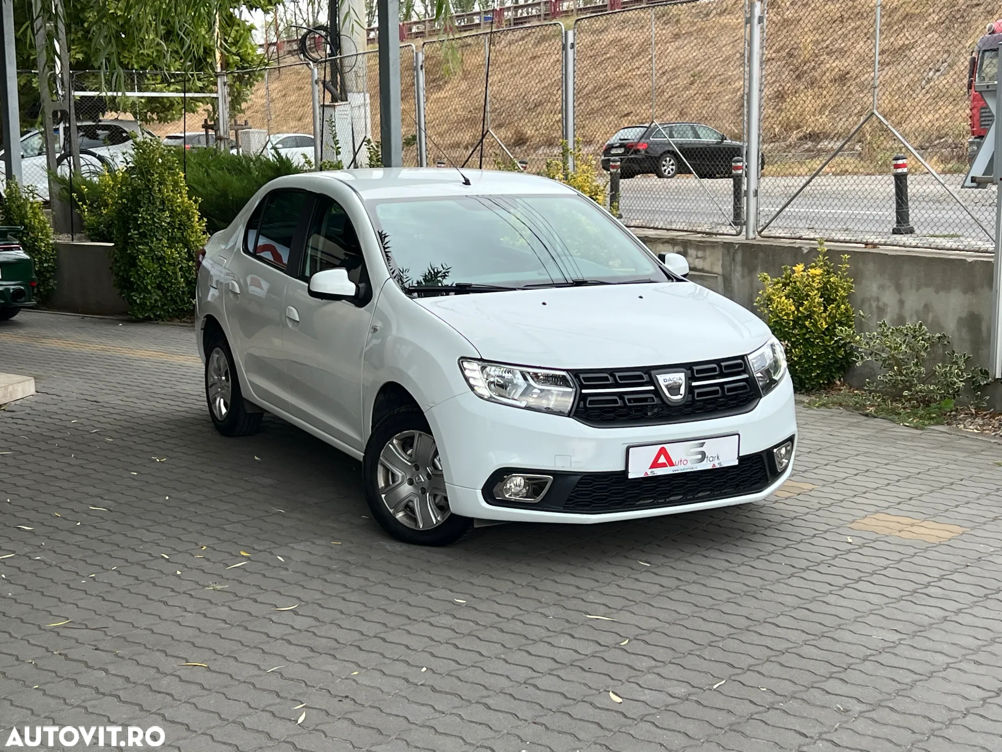 Dacia Logan 1.0 SCe Ambiance - 11