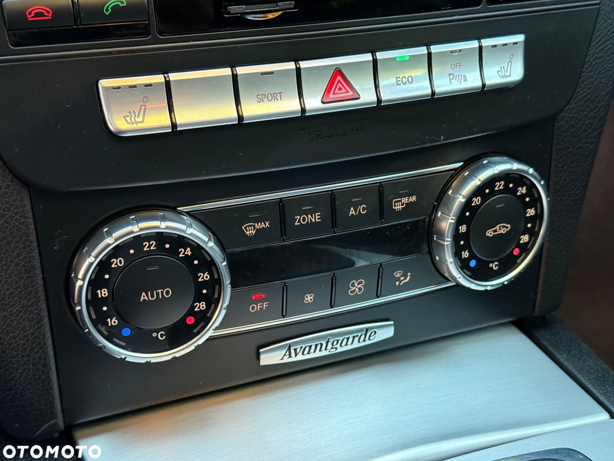 Mercedes-Benz Klasa C 250 (BlueTEC) d T 7G-TRONIC AMG Line - 26