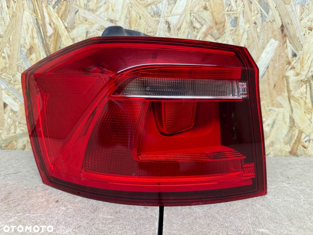 LAMPA TYŁ LEWA W BŁOTNIK VOLKSWAGEN GOLF SPORTSVAN 510. 510945095R