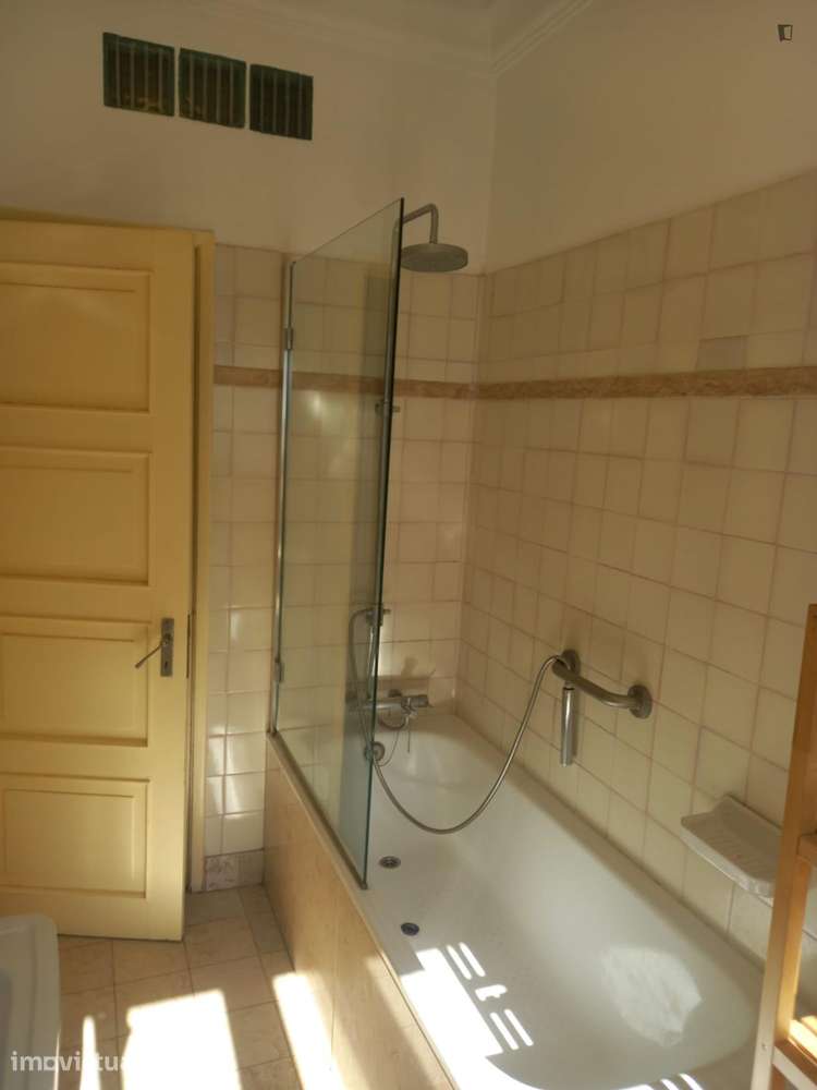 Quarto - localizado em Entrecampos Lisbon - Grande imagem: 5/7
