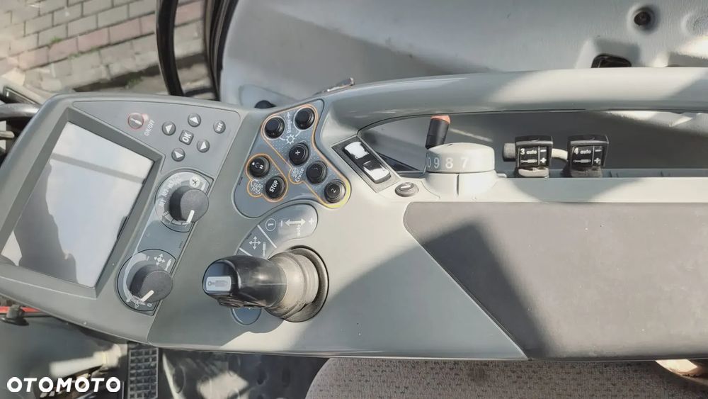Valtra T152,Tuz przedni, pneumatyka - 15