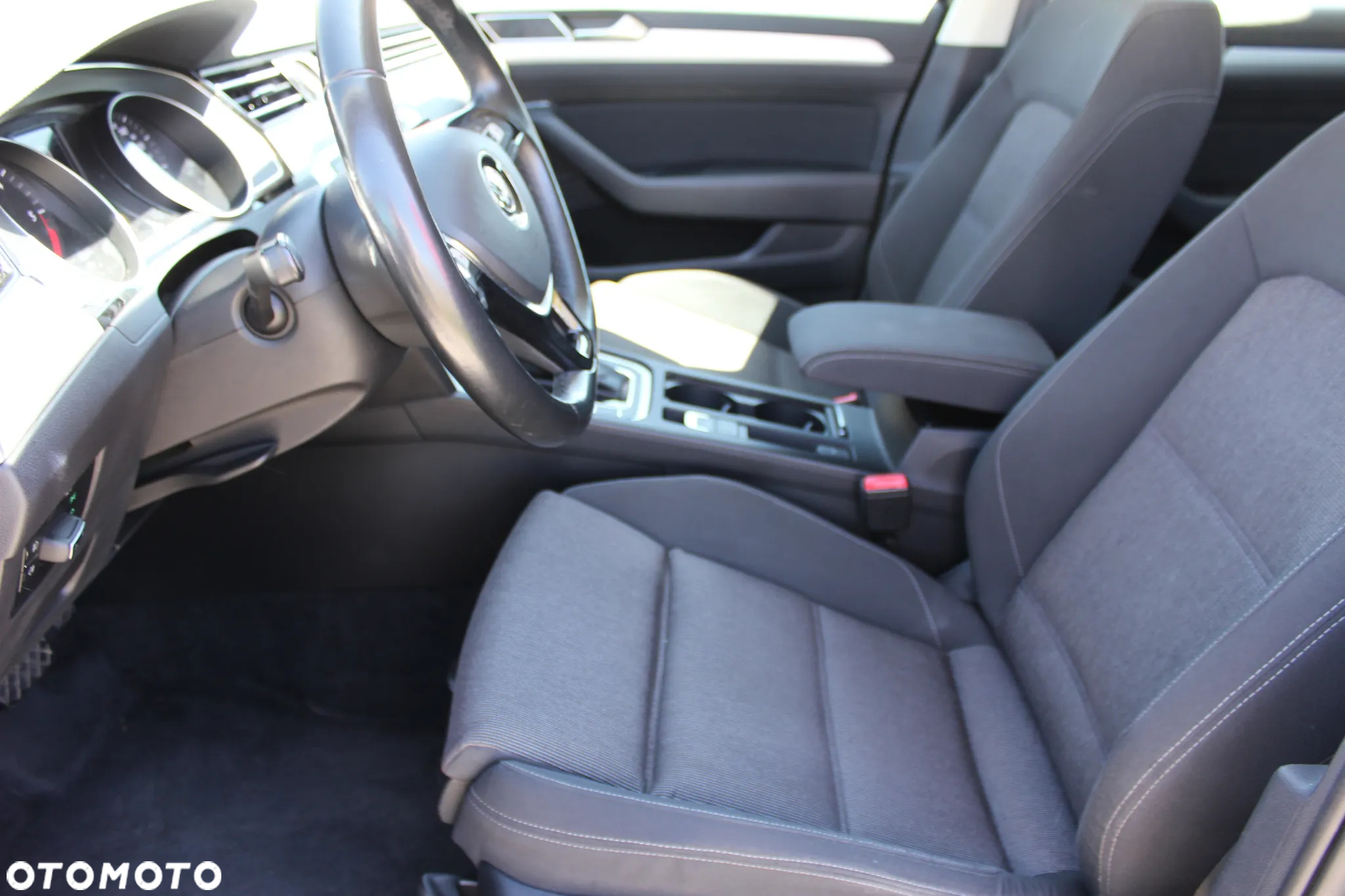 Volkswagen Passat 1.6 TDI BMT Trendline - 10